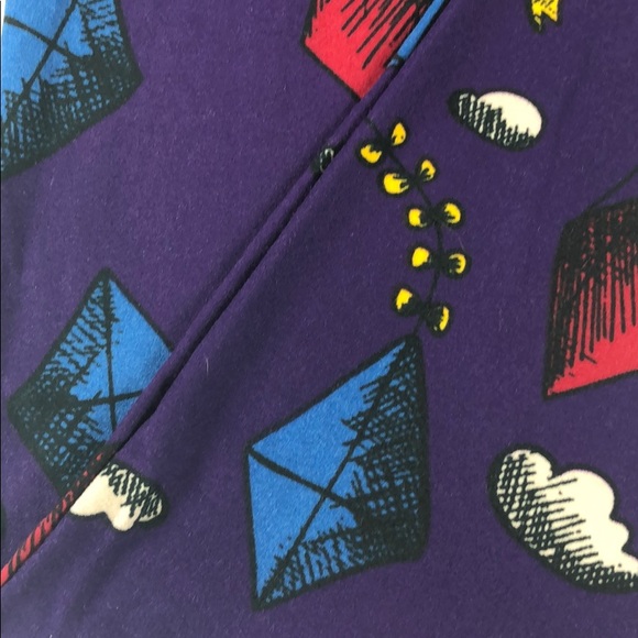 LuLaRoe Leggings kites & clouds - Picture 3 of 5